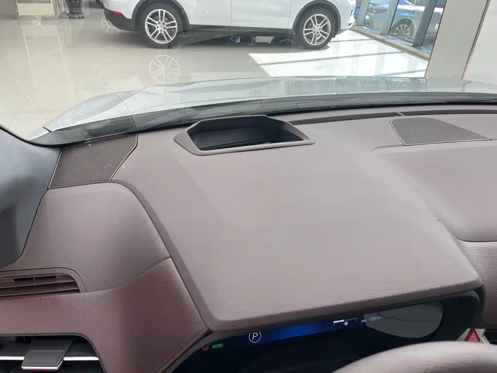 Toyota Granvia — фото 34