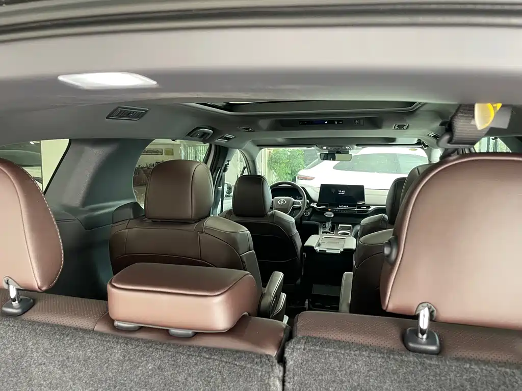 Toyota Granvia — фото 37
