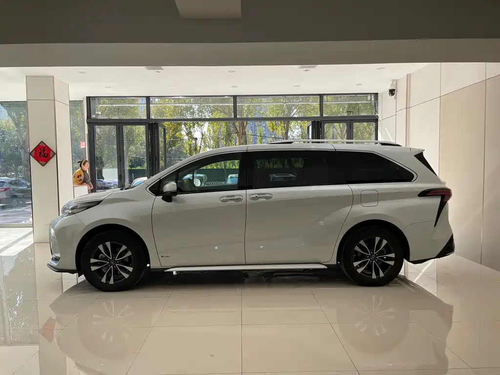 Toyota Granvia — фото 38