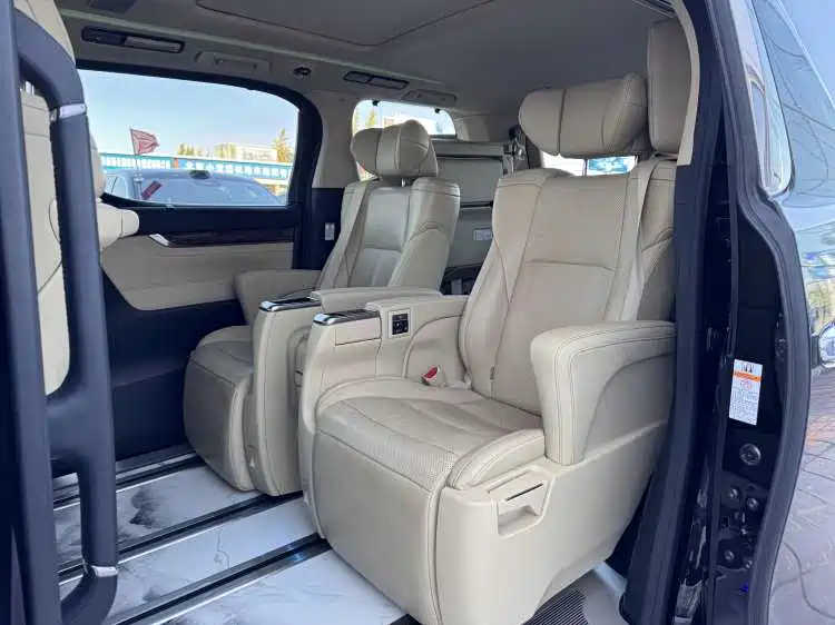 Toyota Alphard — фото 5