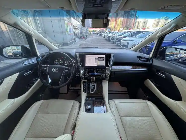 Toyota Alphard — фото 6