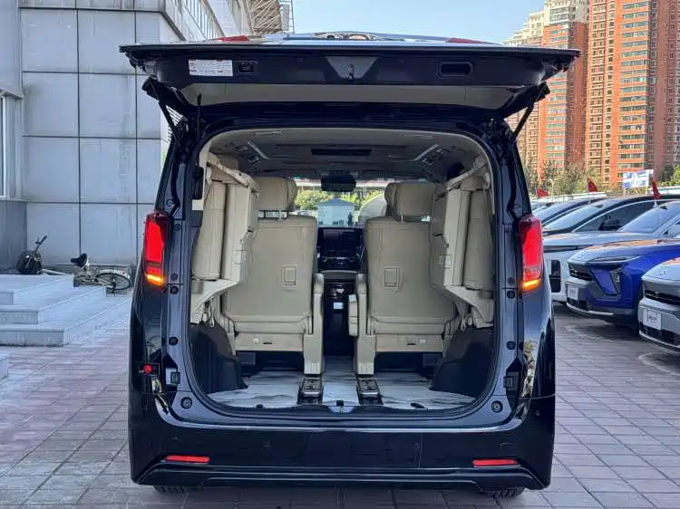 Toyota Alphard — фото 7