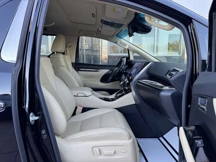 Toyota Alphard — фото 8