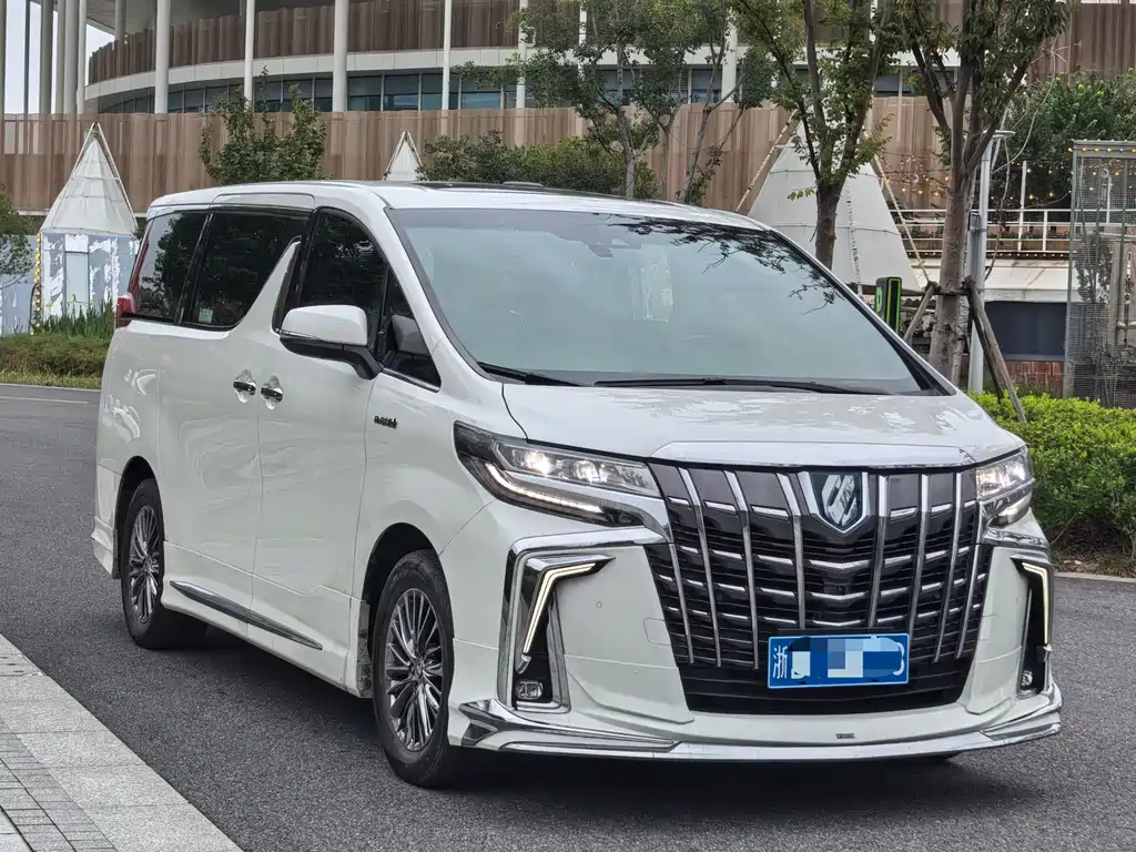 Toyota Alphard — фото 3