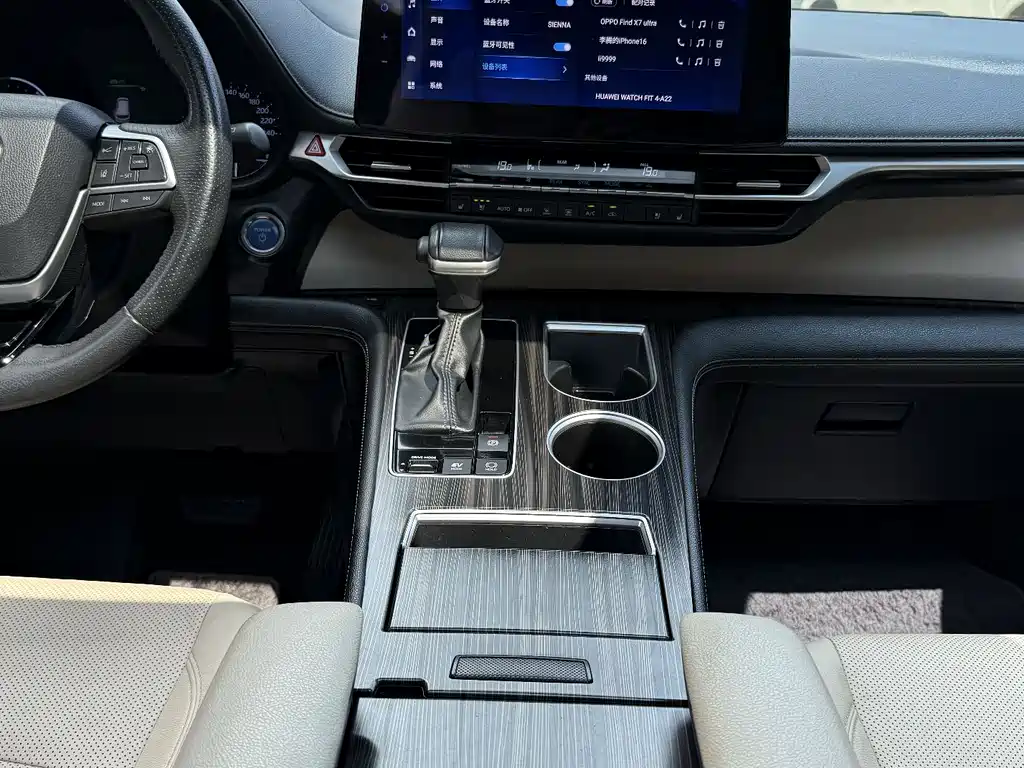 Toyota Sienna — фото 15