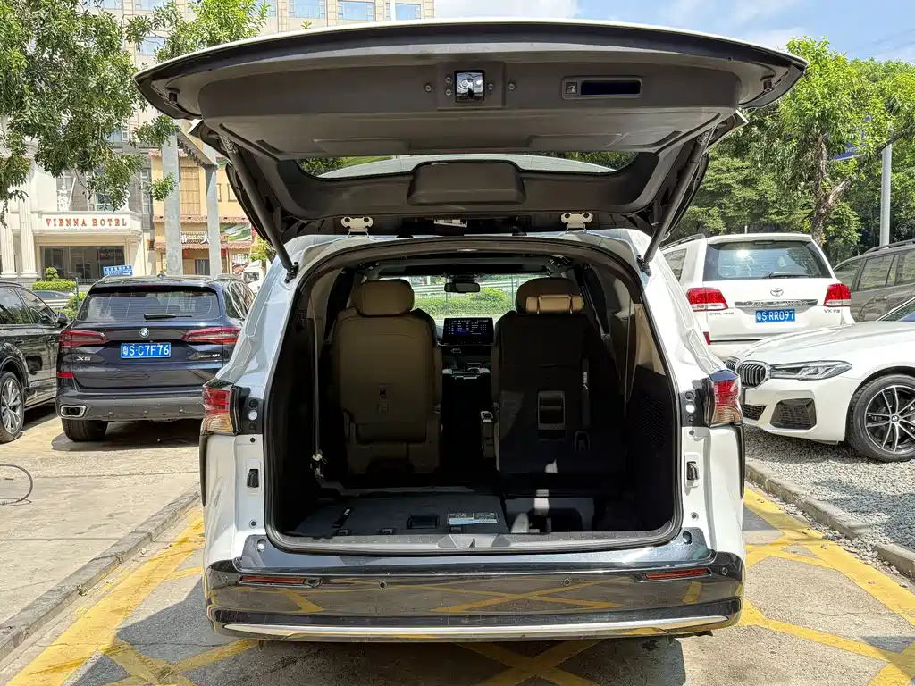Toyota Sienna — фото 18