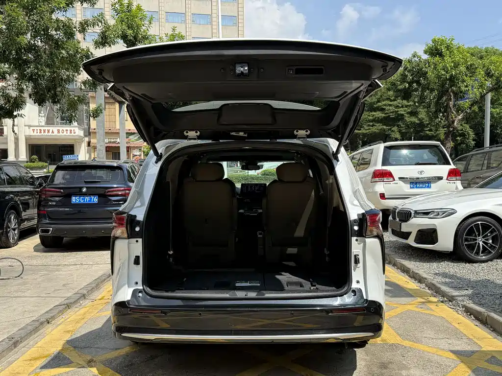 Toyota Sienna — фото 19