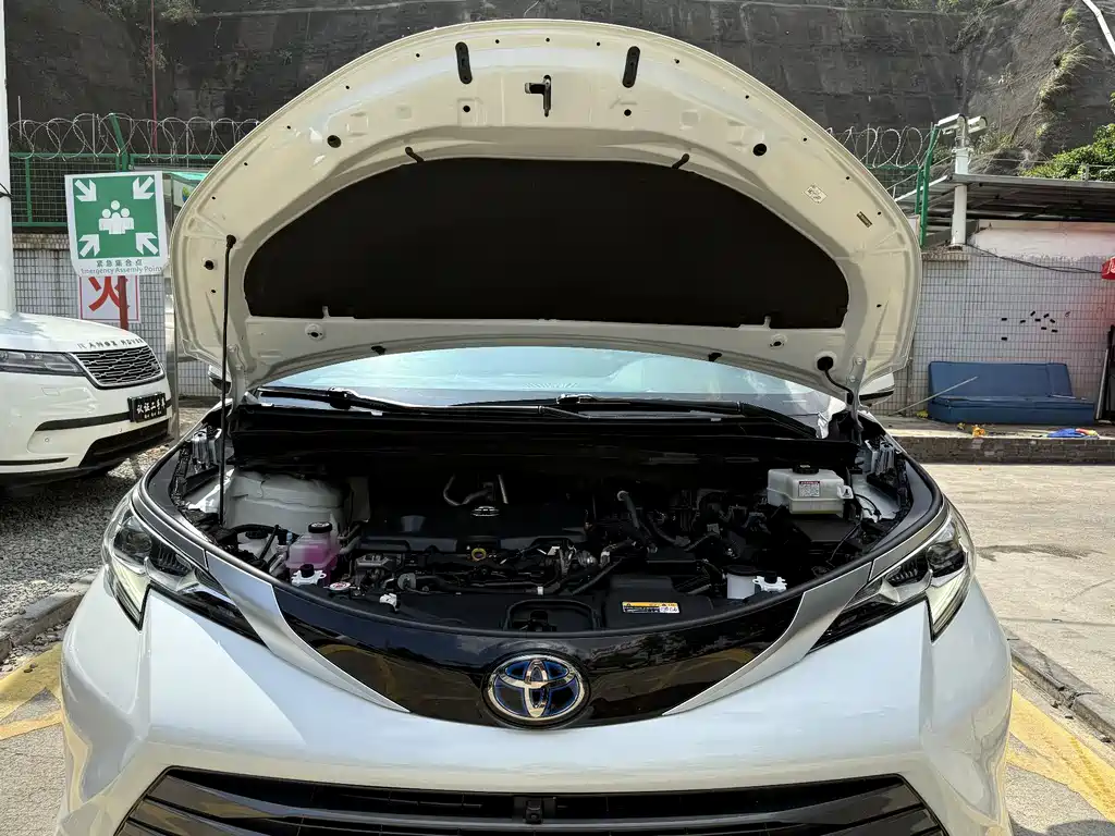 Toyota Sienna — фото 20