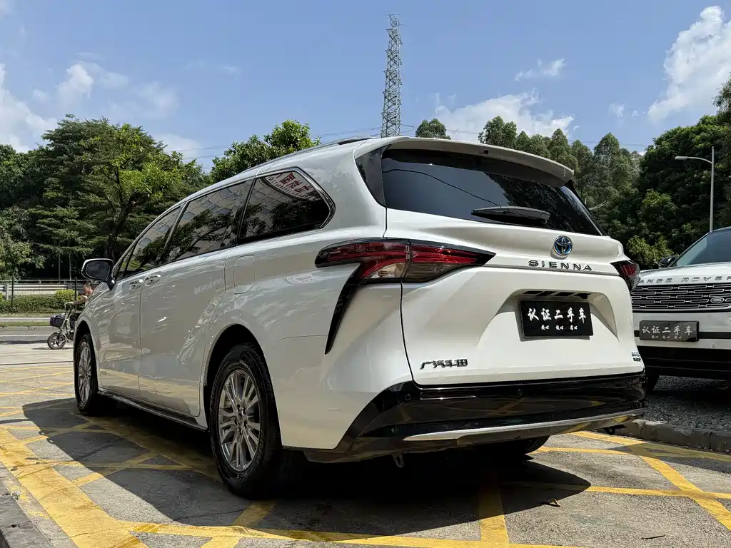 Toyota Sienna — фото 6