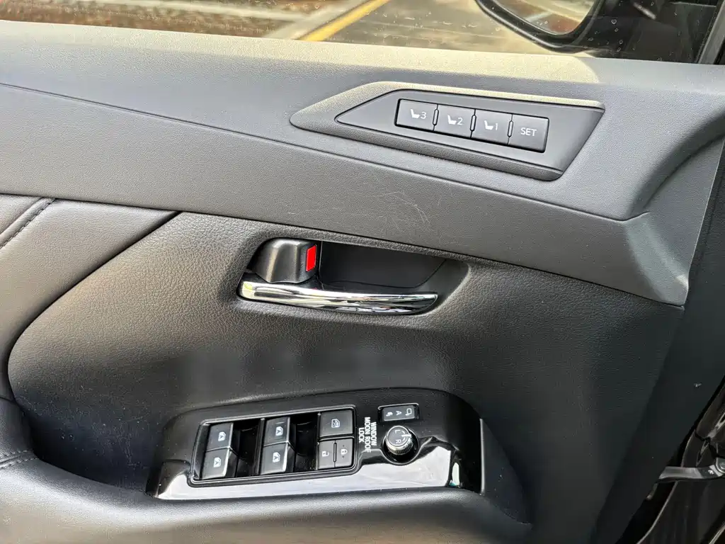 Toyota Vellfire — фото 11