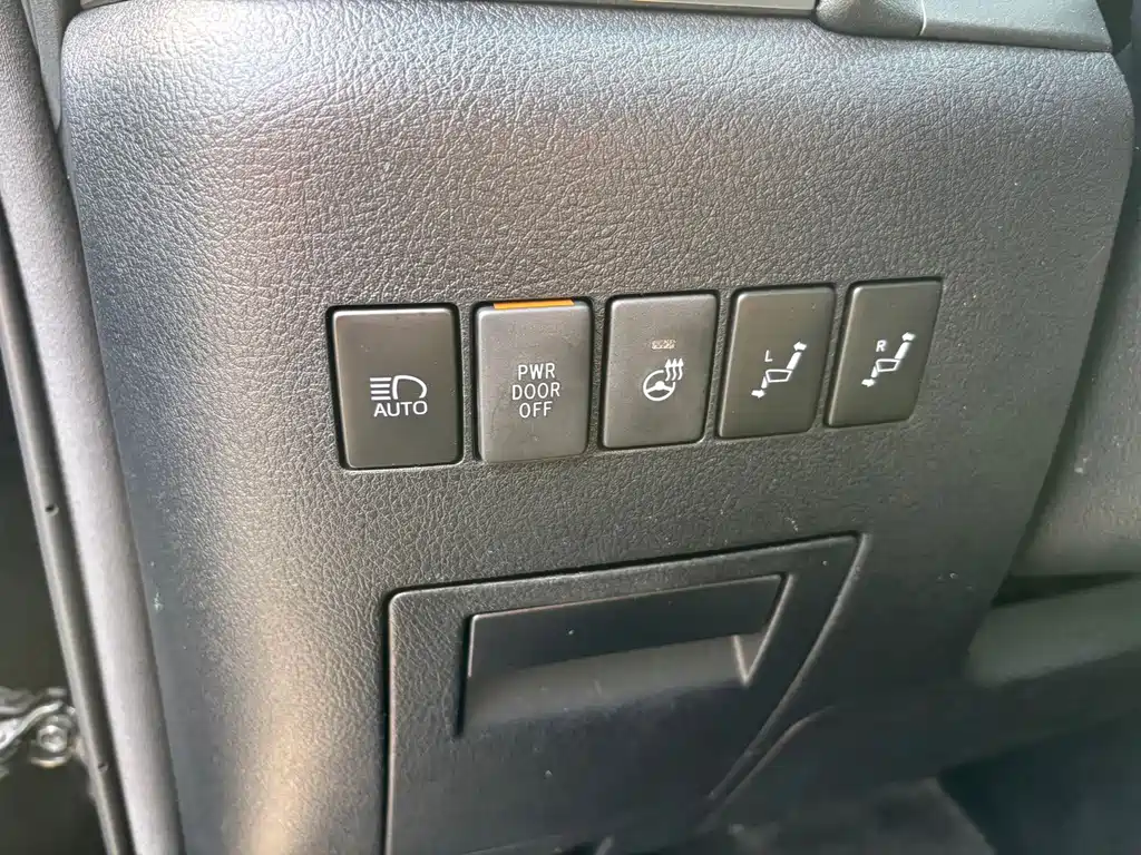 Toyota Vellfire — фото 13