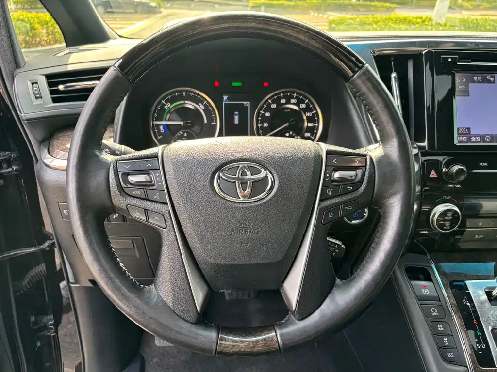 Toyota Vellfire — фото 14