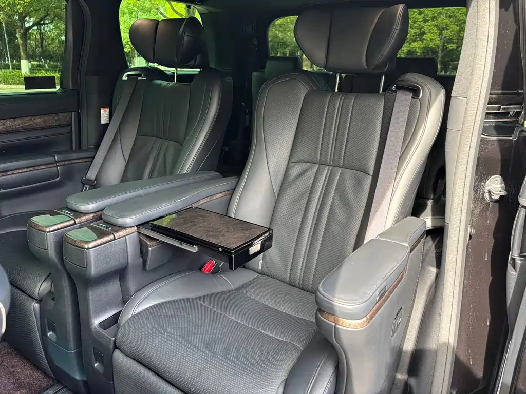 Toyota Vellfire — фото 20