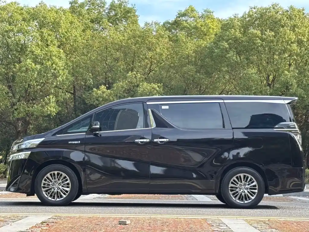 Toyota Vellfire — фото 6