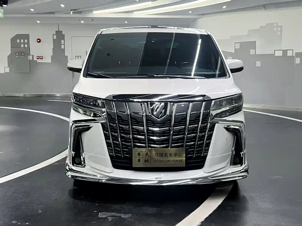 Toyota Alphard — фото 2