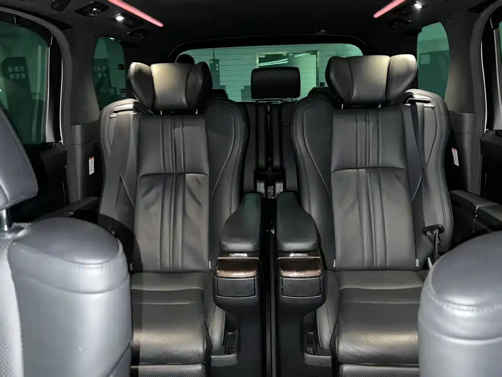 Toyota Alphard — фото 11