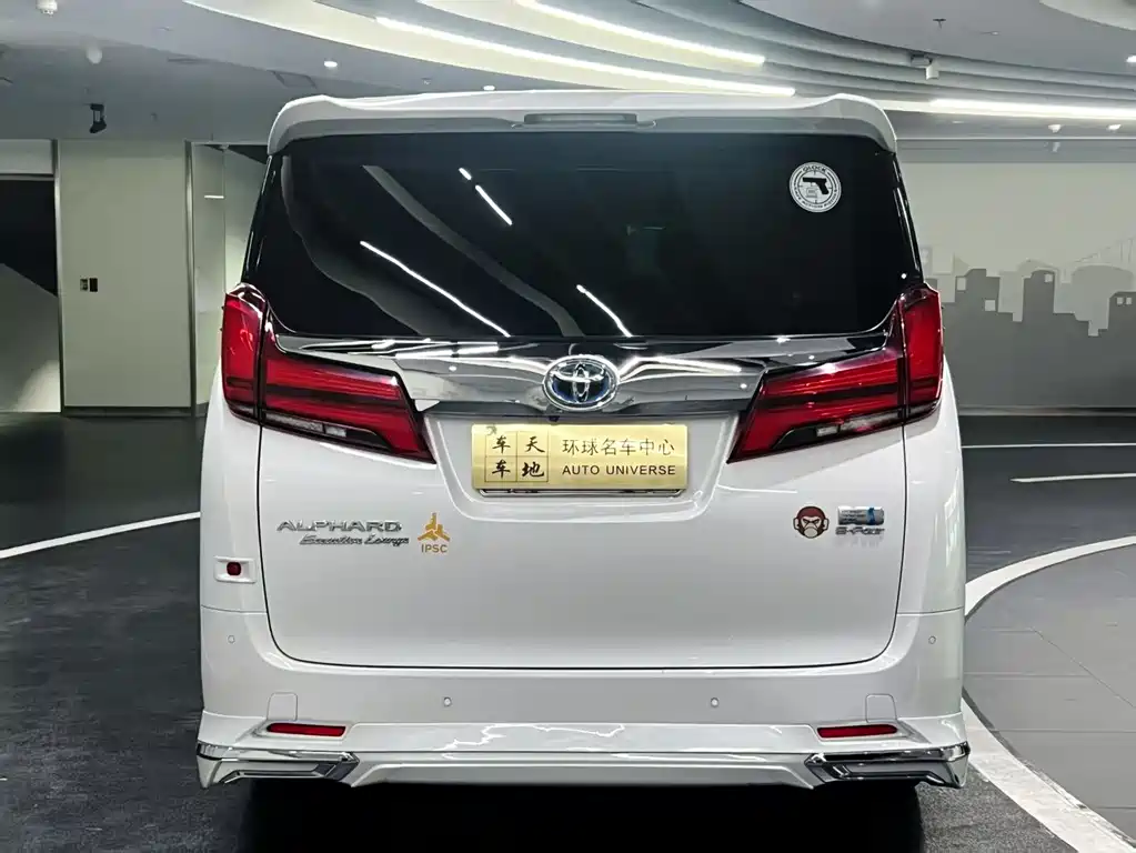 Toyota Alphard — фото 5
