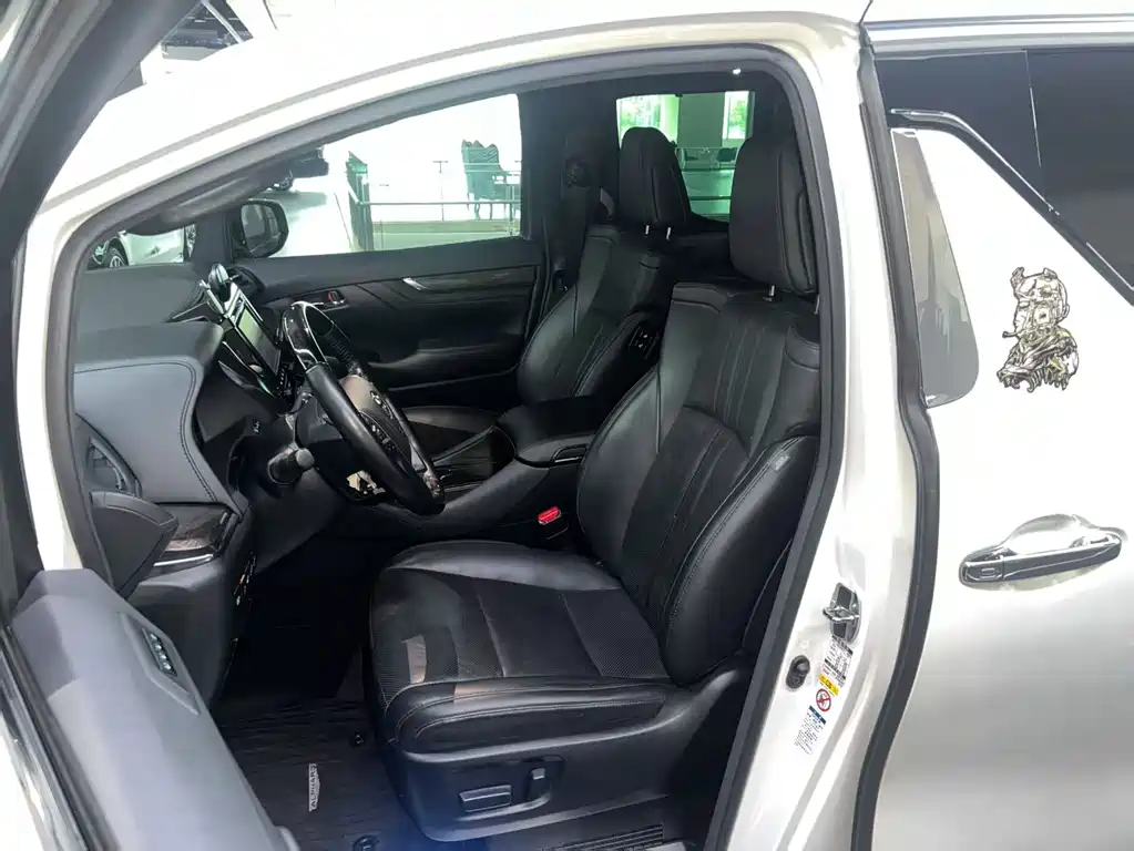 Toyota Alphard — фото 7