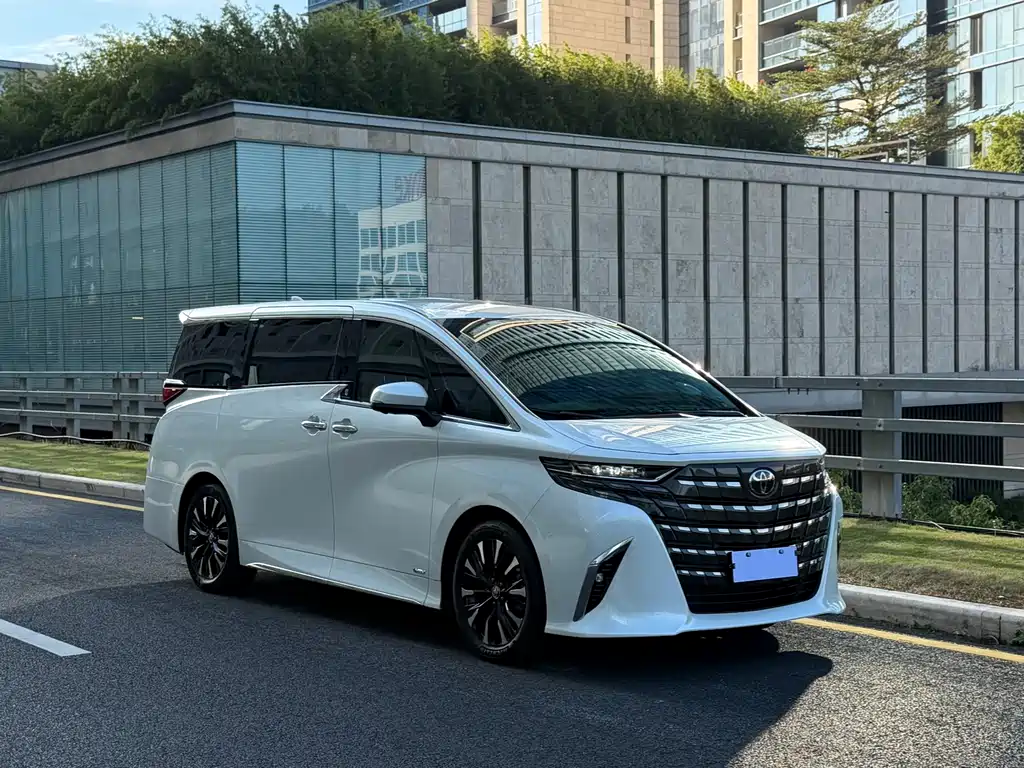 Toyota Alphard — фото 5
