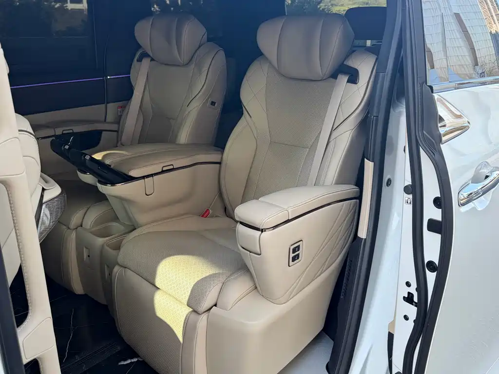 Toyota Alphard — фото 8