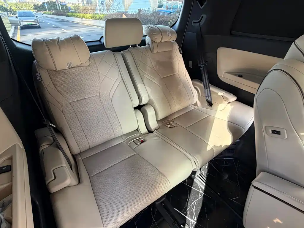 Toyota Alphard — фото 10