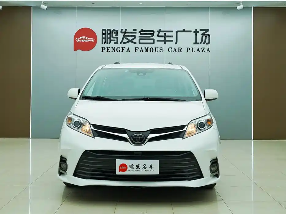Toyota Sienna — фото 2