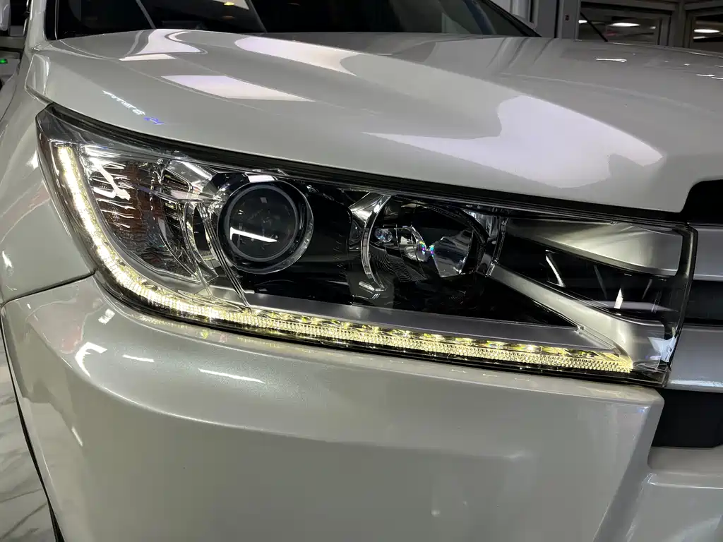 Toyota Highlander — фото 11