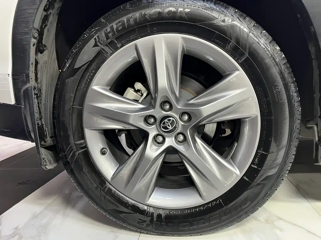 Toyota Highlander — фото 13