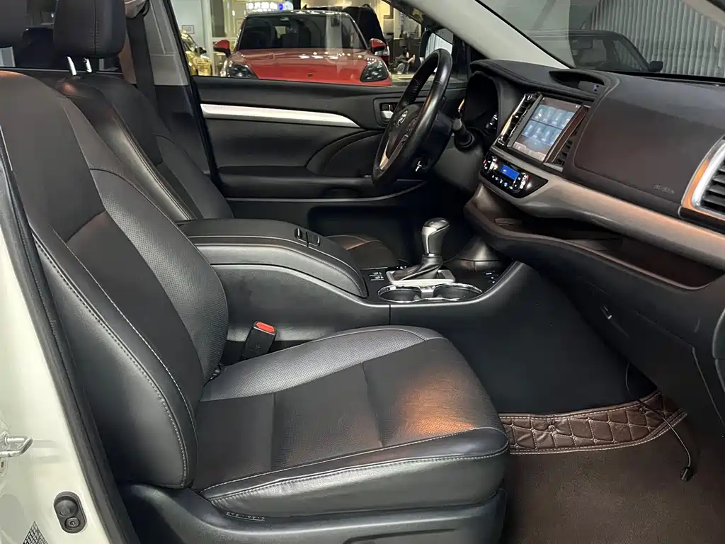 Toyota Highlander — фото 17