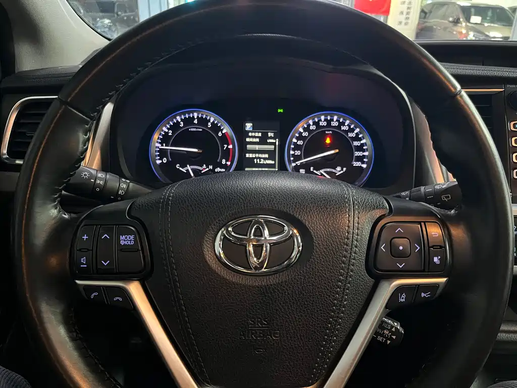 Toyota Highlander — фото 22