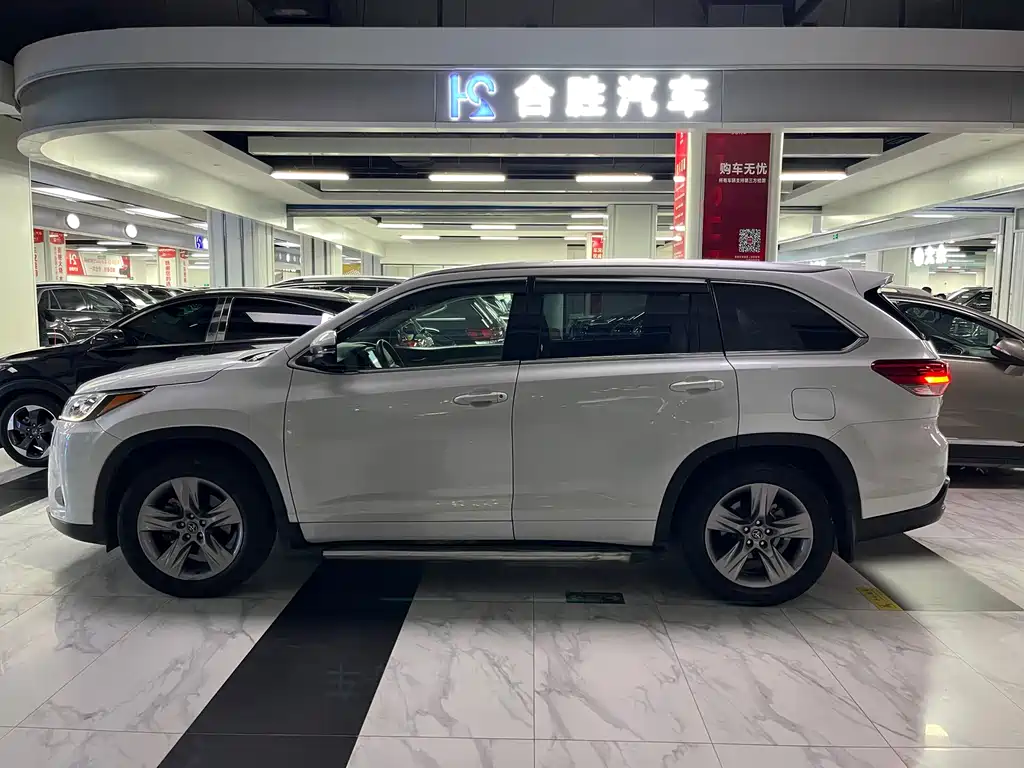 Toyota Highlander — фото 5