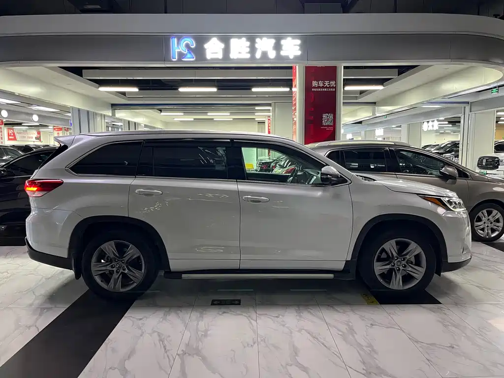 Toyota Highlander — фото 6