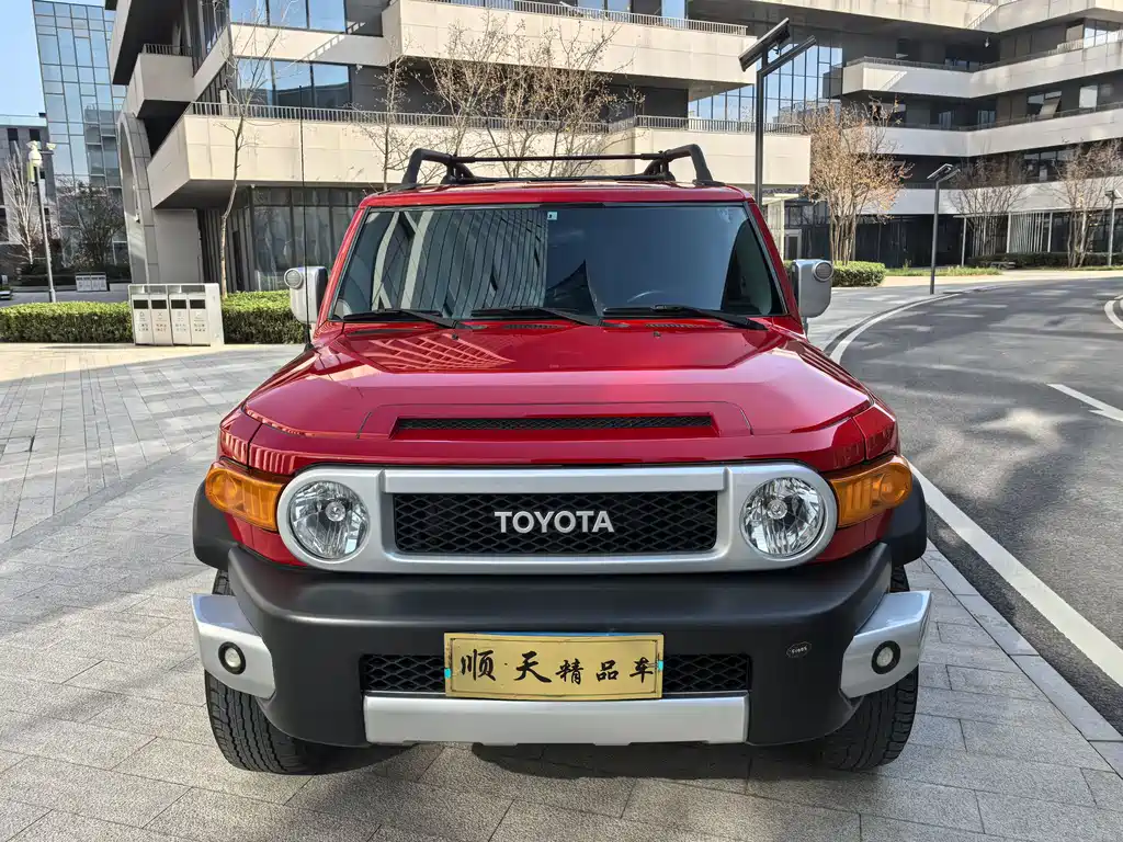 Toyota FJ Cruiser — фото 2
