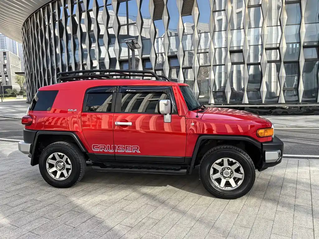 Toyota FJ Cruiser — фото 4