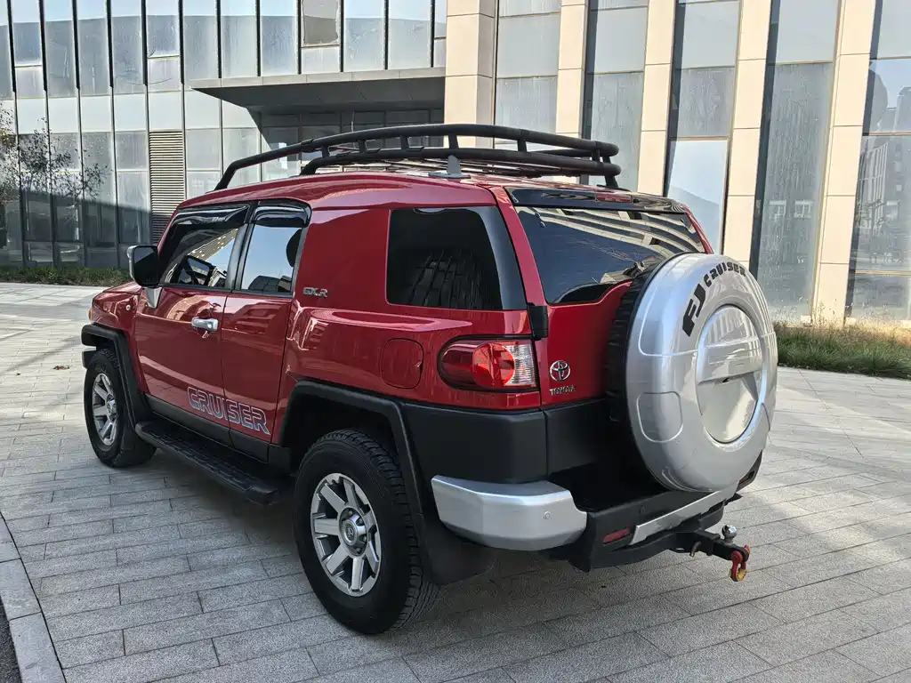 Toyota FJ Cruiser — фото 7