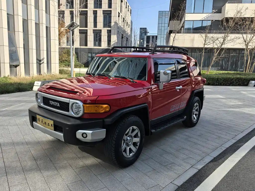 Toyota FJ Cruiser — фото 10