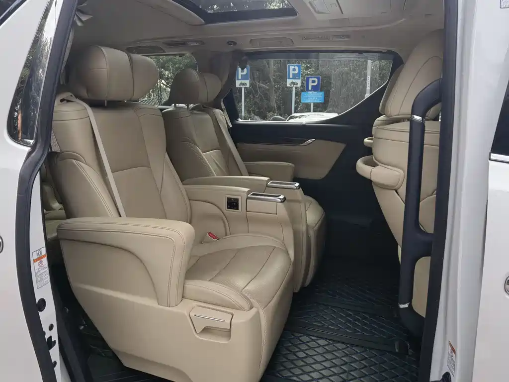Toyota Alphard — фото 6
