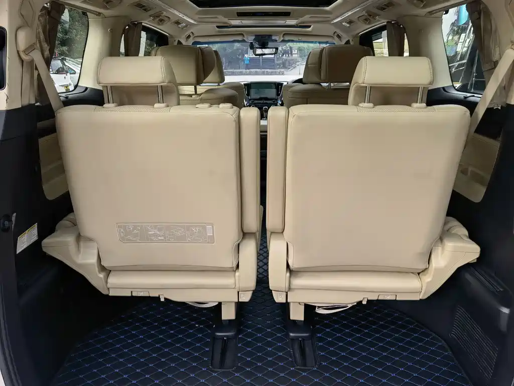Toyota Alphard — фото 8