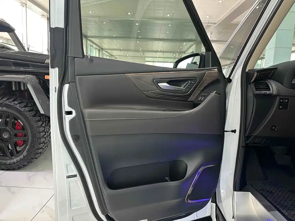 Toyota Vellfire — фото 5