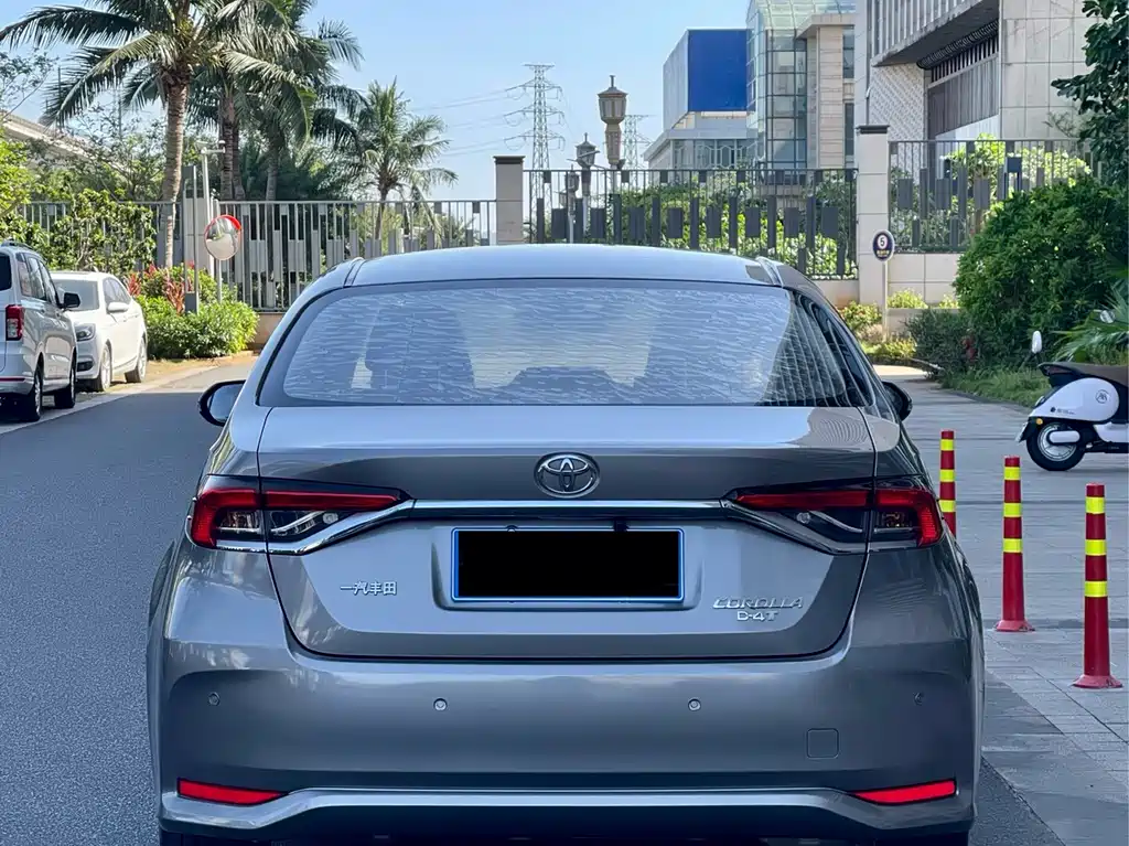 Toyota Corolla — фото 8