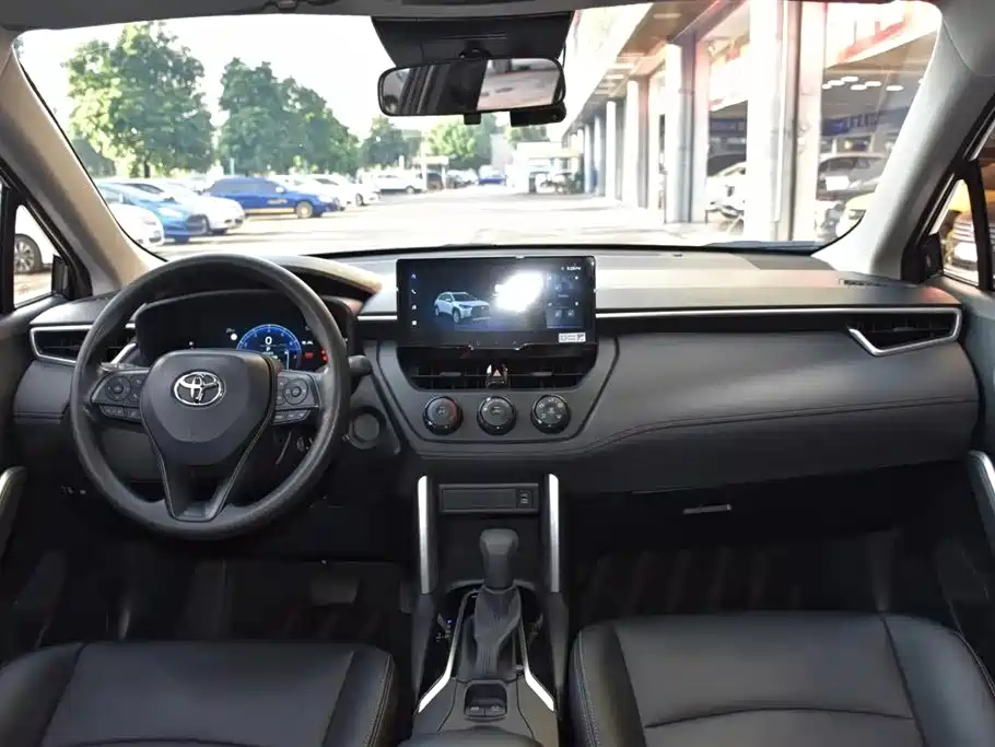 Toyota Corolla Cross — фото 18