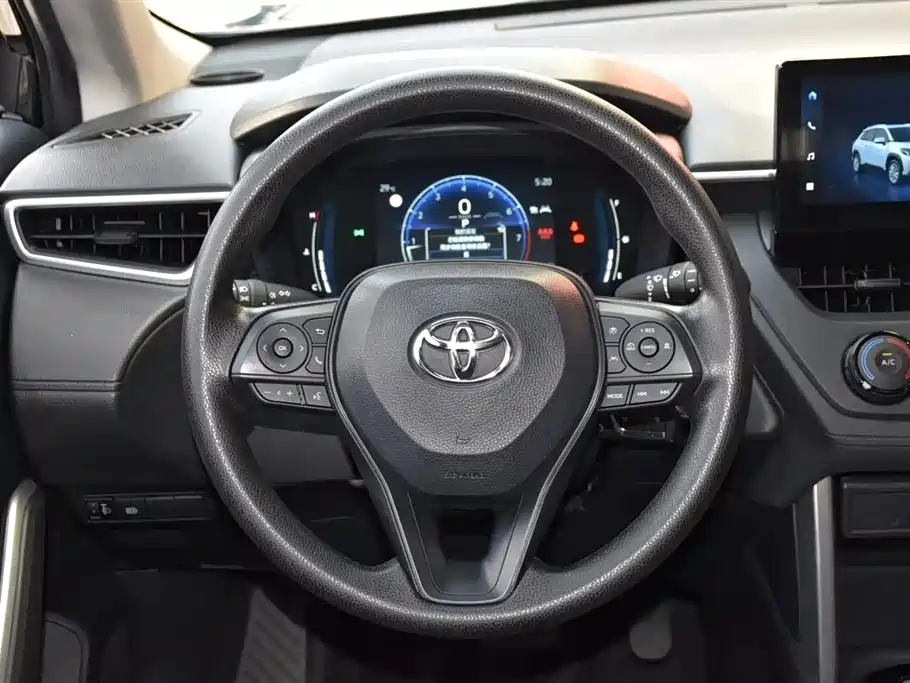 Toyota Corolla Cross — фото 19
