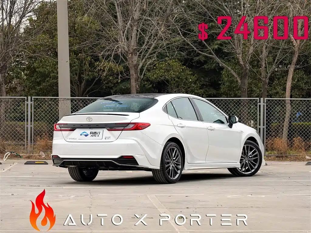 Toyota Camry — фото 13