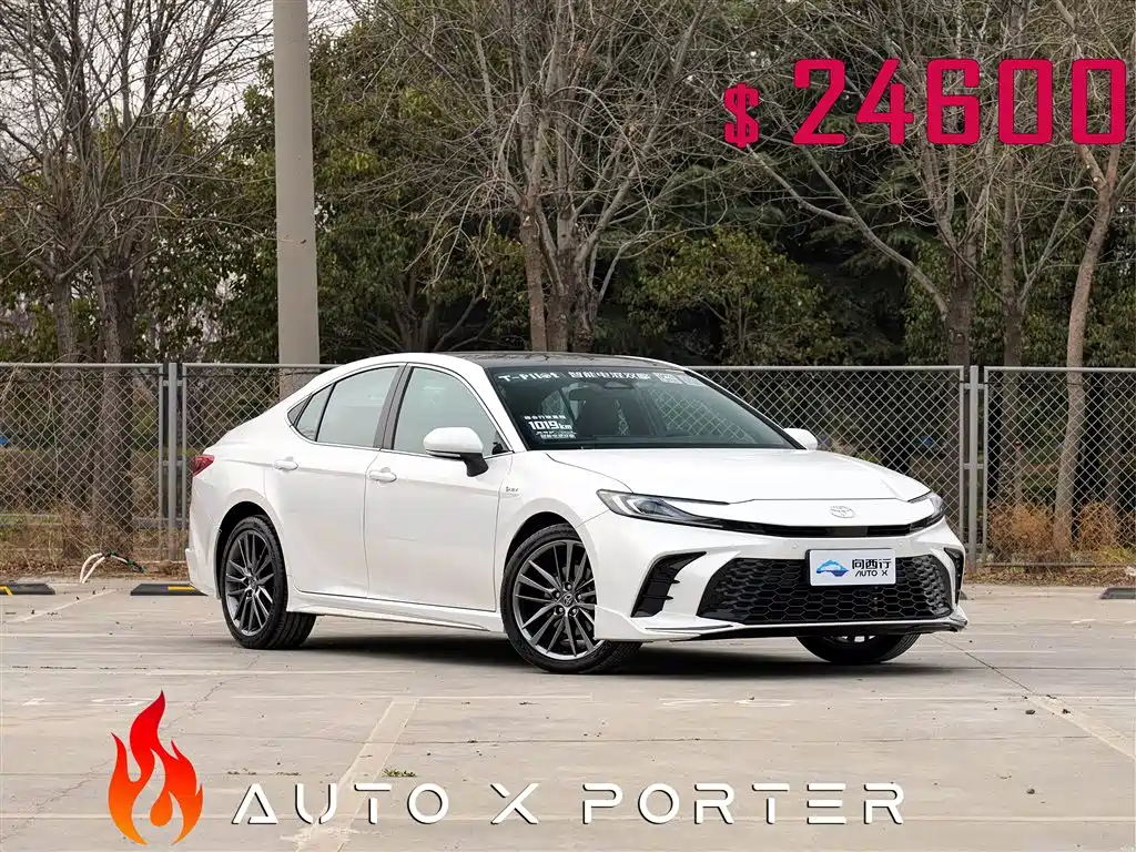 Toyota Camry — фото 3