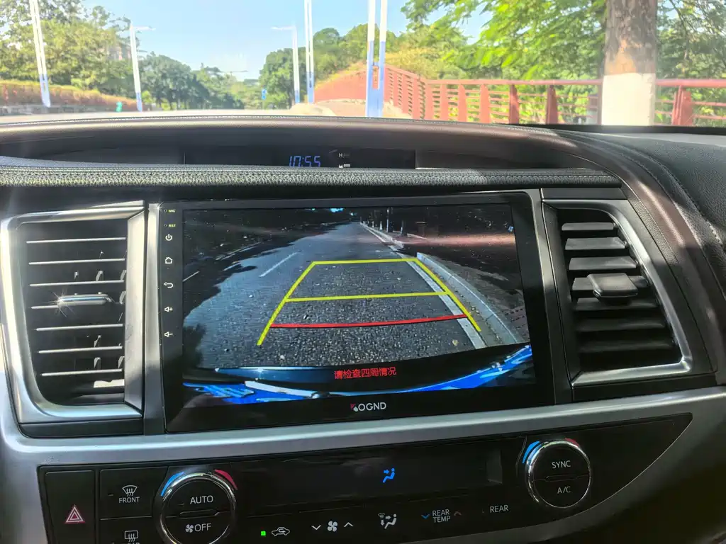 Toyota Highlander — фото 11