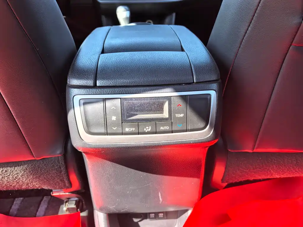 Toyota Highlander — фото 14