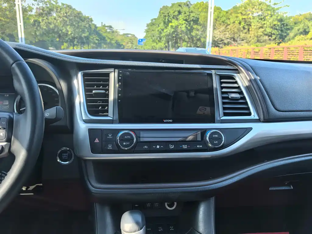 Toyota Highlander — фото 10