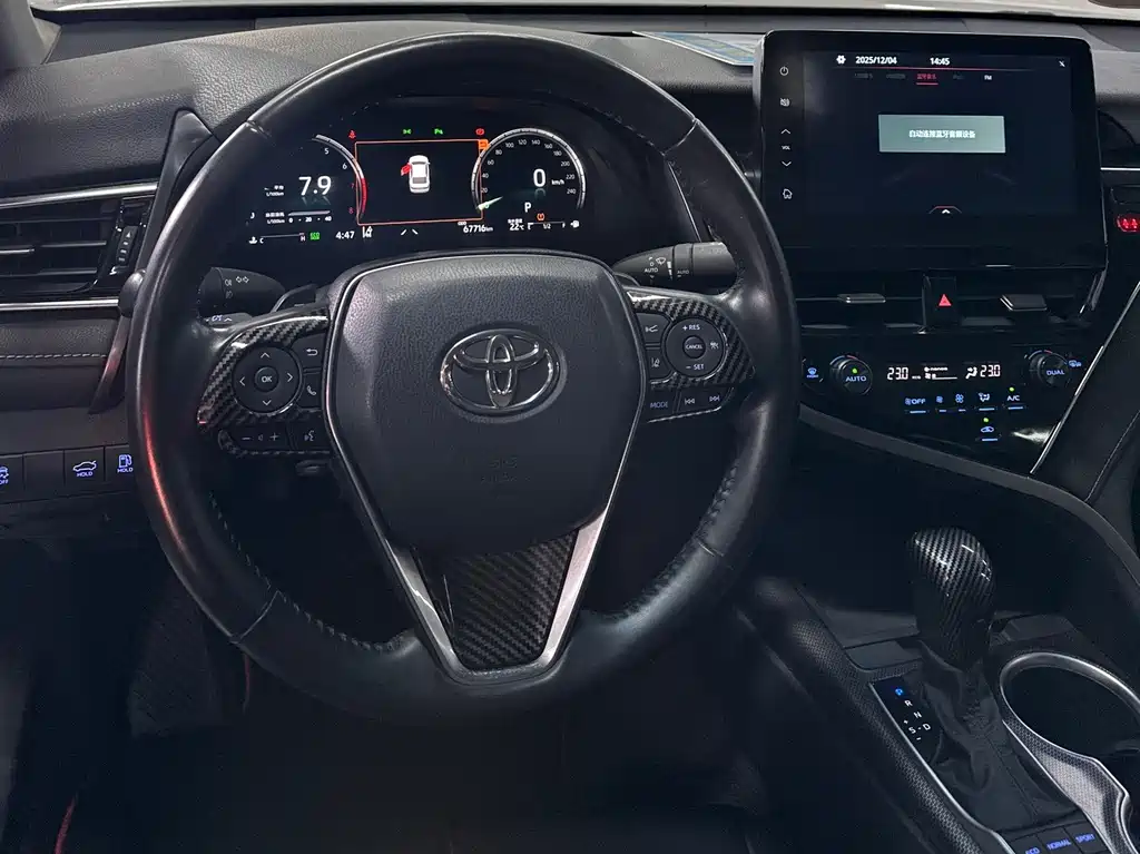 Toyota Camry — фото 20
