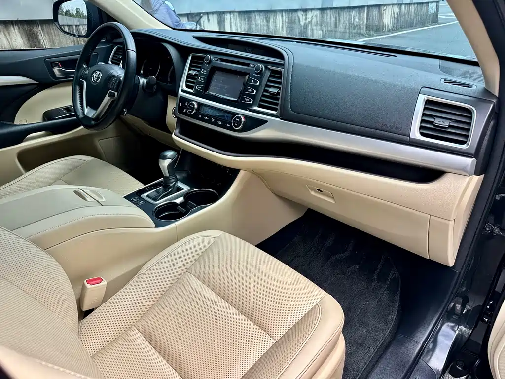 Toyota Highlander — фото 18