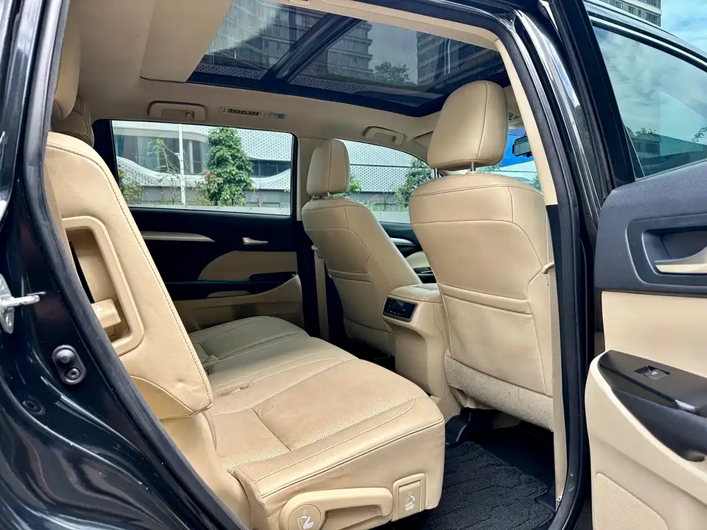 Toyota Highlander — фото 19